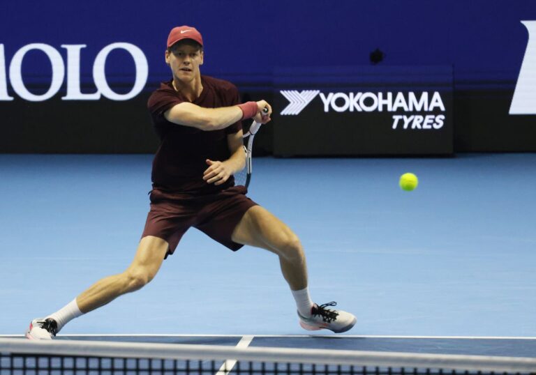 Terza vittoria per Sinner alle Atp Finals, piegato anche Shelton