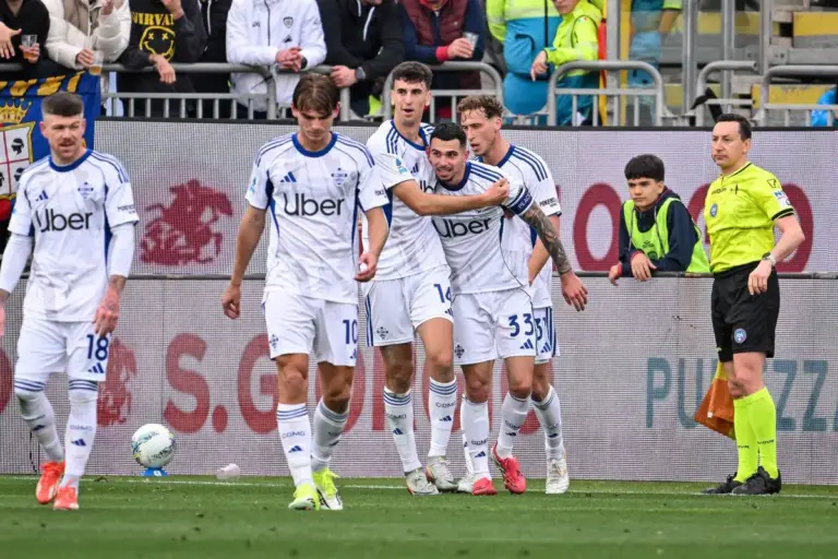 Baturina e Da Cunha mettono ko il Cagliari, Como da Champions