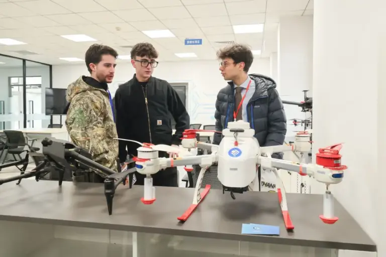 Cina e Italia formano talenti sull’uso di droni nell’economia a bassa quota