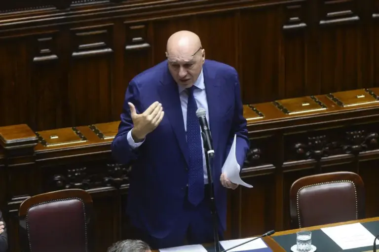 Crosetto alla Camera: “Siamo alleati con gli Usa, ma sappiamo far rispettare le nostre leggi”