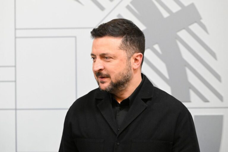 Zelensky “Sentito Trump per auguri, abbiamo discusso di pace”