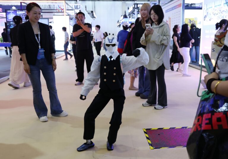 Cina, 12 nuove professioni grazie alle industrie emergenti