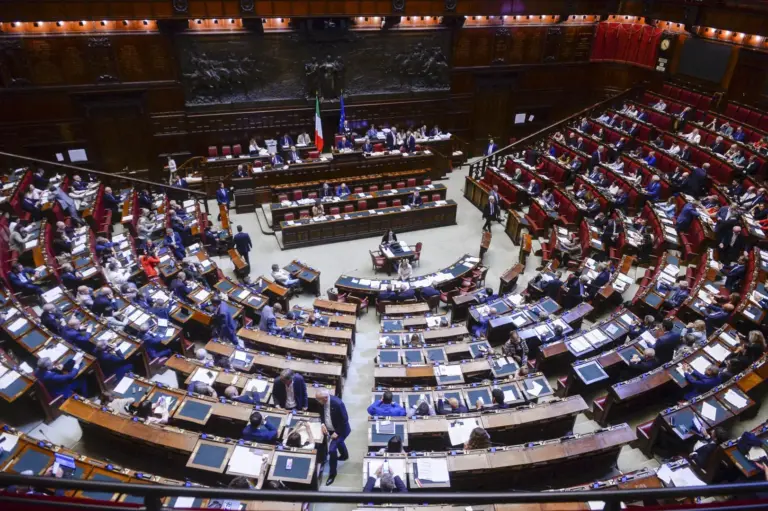 Via libera della Camera alla legge elettorale con 217 sì, il testo passa al Senato