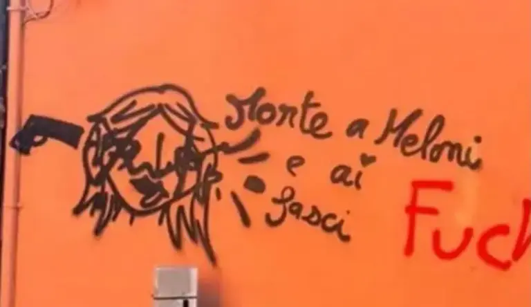 Scritte contro Meloni a Bologna, perquisizioni per uno dei presunti autori