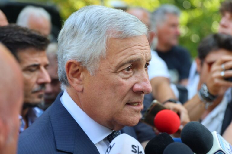 Tajani “Tasse extraprofitti è una storia di fallimenti, a rischio investimenti”