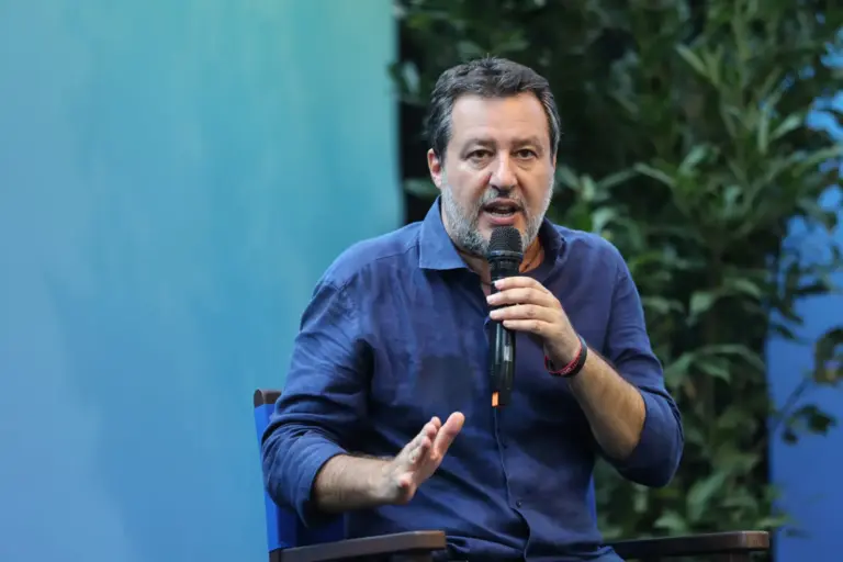 Lega, Salvini “Non abbiamo padroni e siamo liberi, vinciamo se uniti da Nord e Sud”